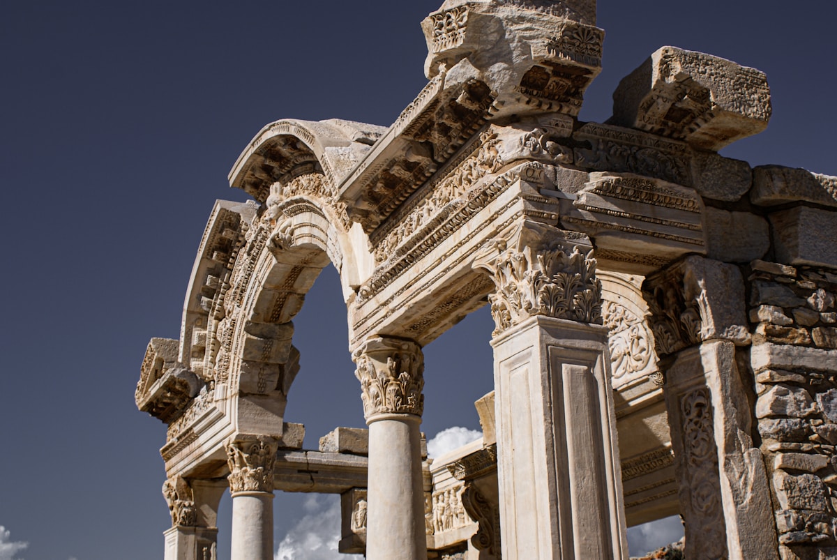 Die Celsus-Bibliothek in Ephesos, antike griechisch-römische Ruinen in der Türkei