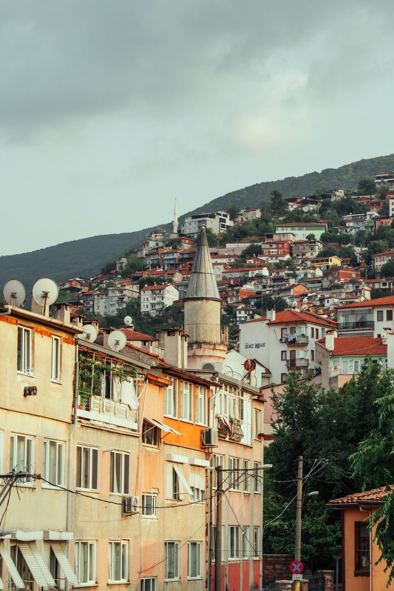 Colourful hillside buildings and a historic mosque in Bursa