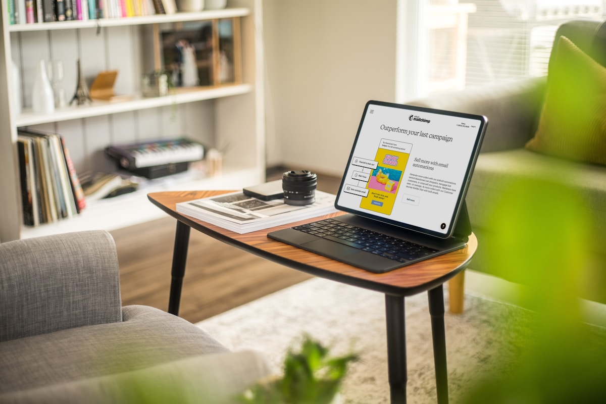 Laptop on a coffee table in a café — digital nomad lifestyle in Çeşme, Aegean Turkey