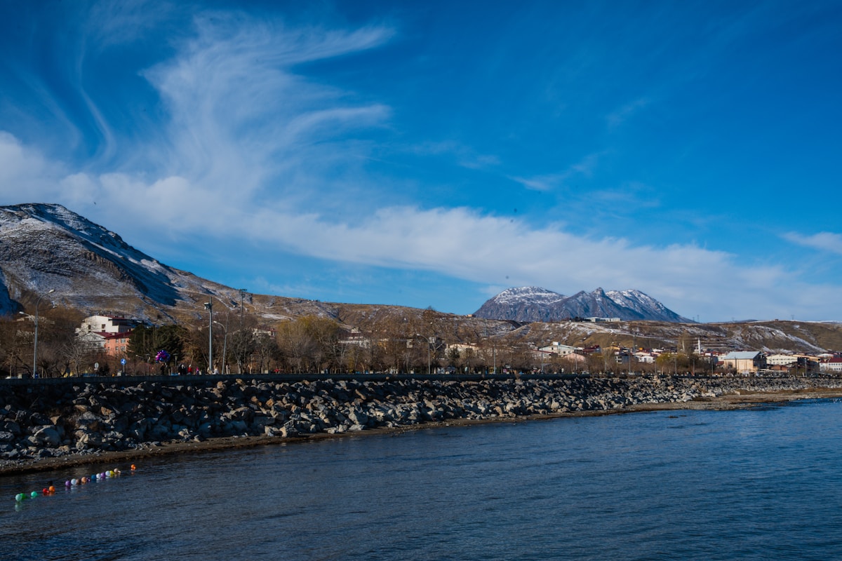 The town of Tatvan on the shores of Lake Van beneath snowy mountains in eastern Turkey - 3 weeks in Türkiye