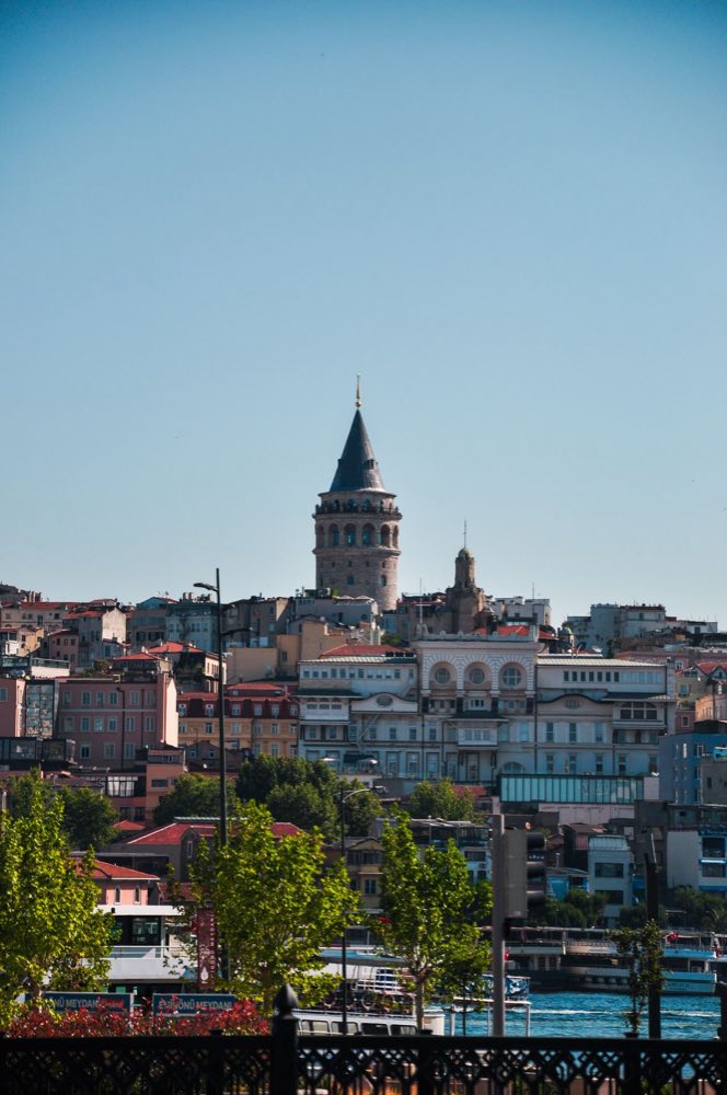 La tour de Galata vue de l'autre côté de la Corne d'Or