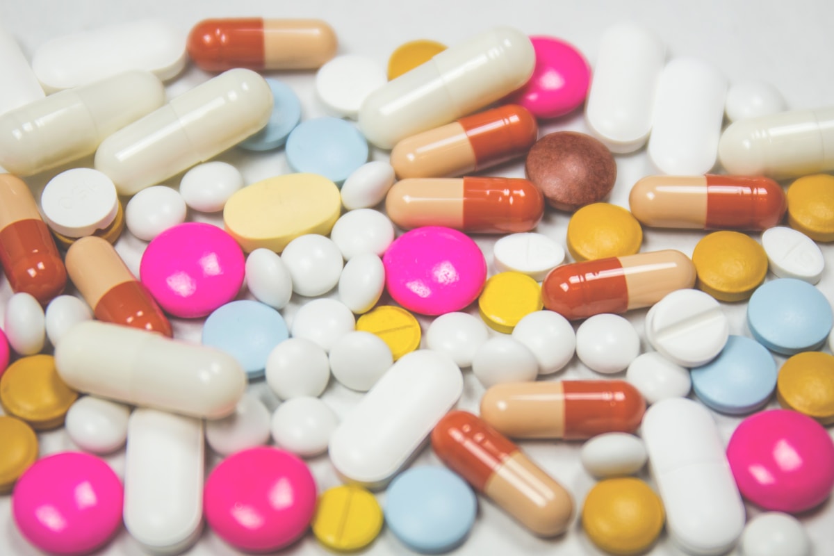 Assorted medication tablets and capsules - Turkey health guide