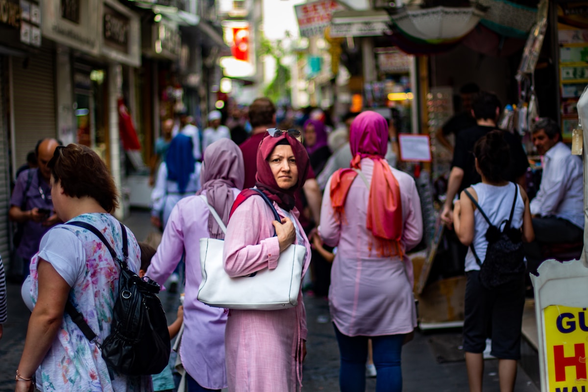Street scene in Istanbul, Turkey — packing guide for Türkiye